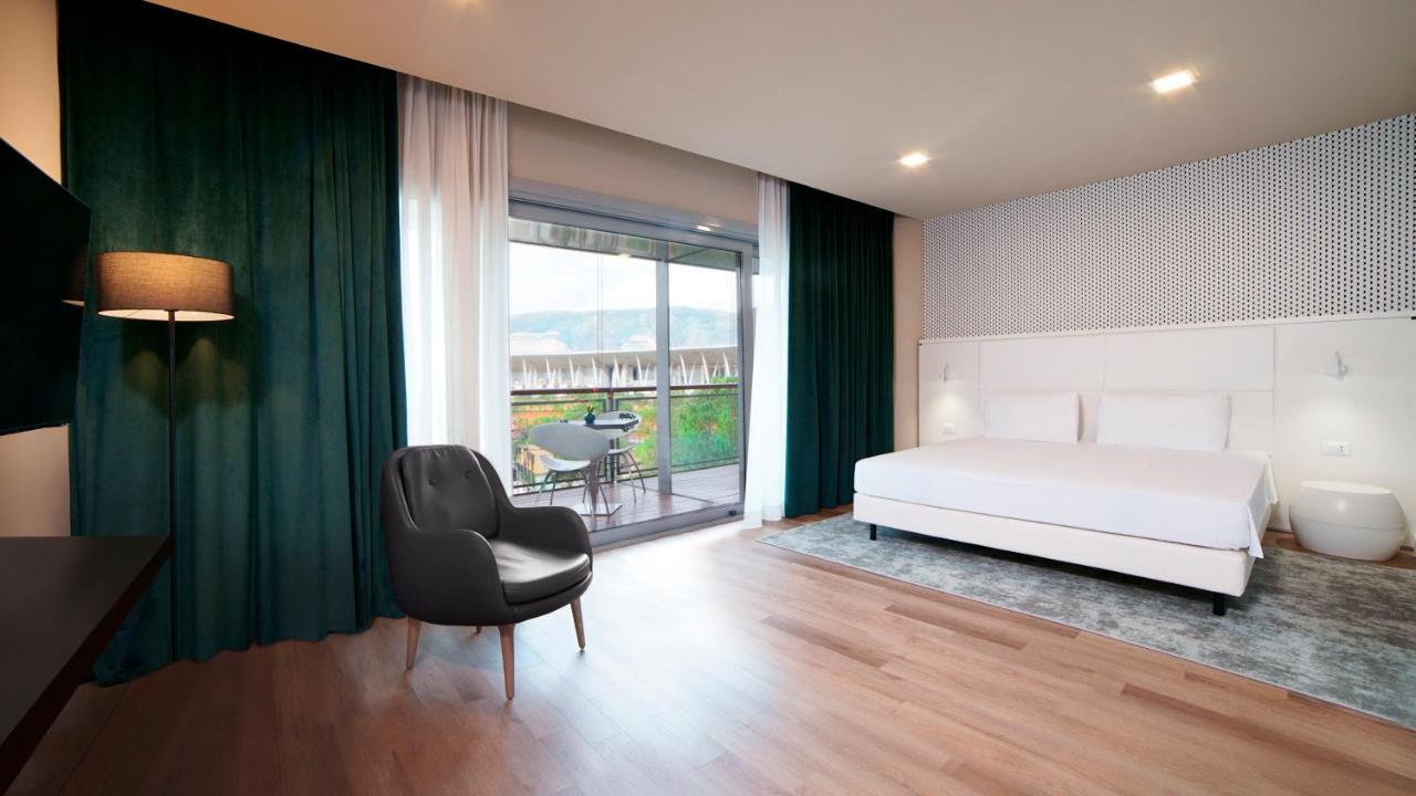 Holiday Inn Nola - Naples Vulcano Buono By Ihg Eksteriør bilde