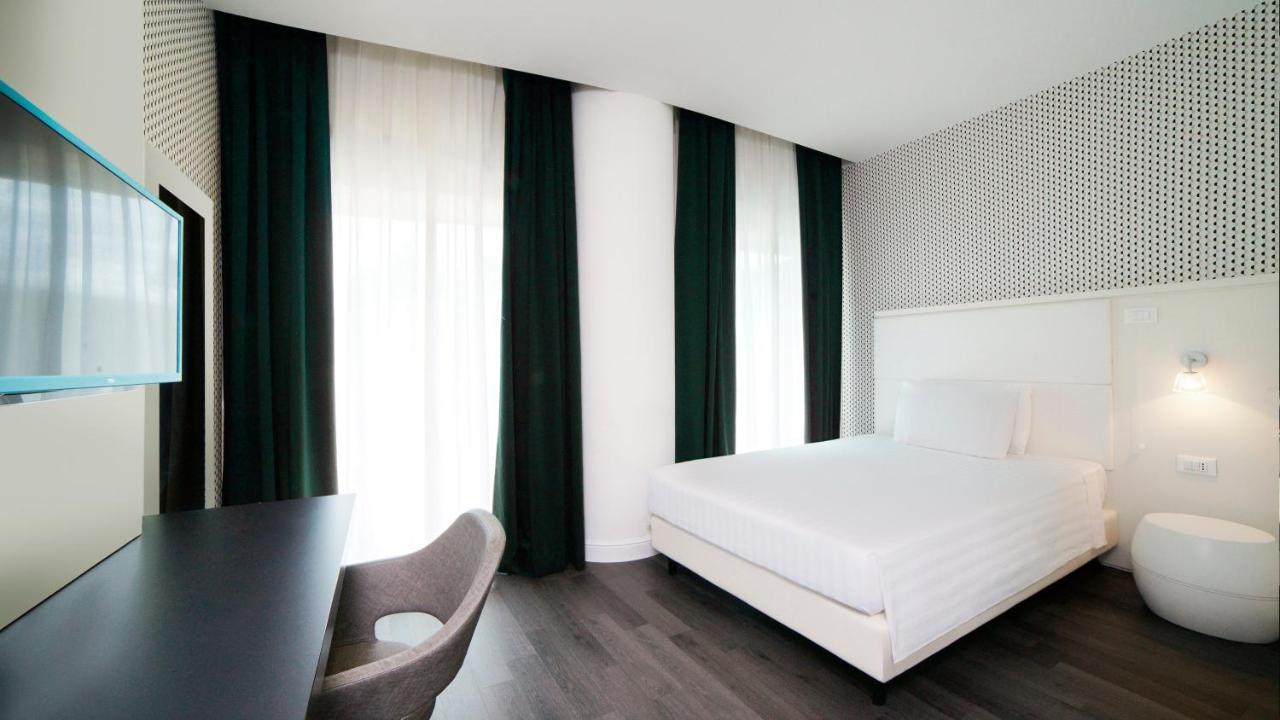 Holiday Inn Nola - Naples Vulcano Buono By Ihg Eksteriør bilde